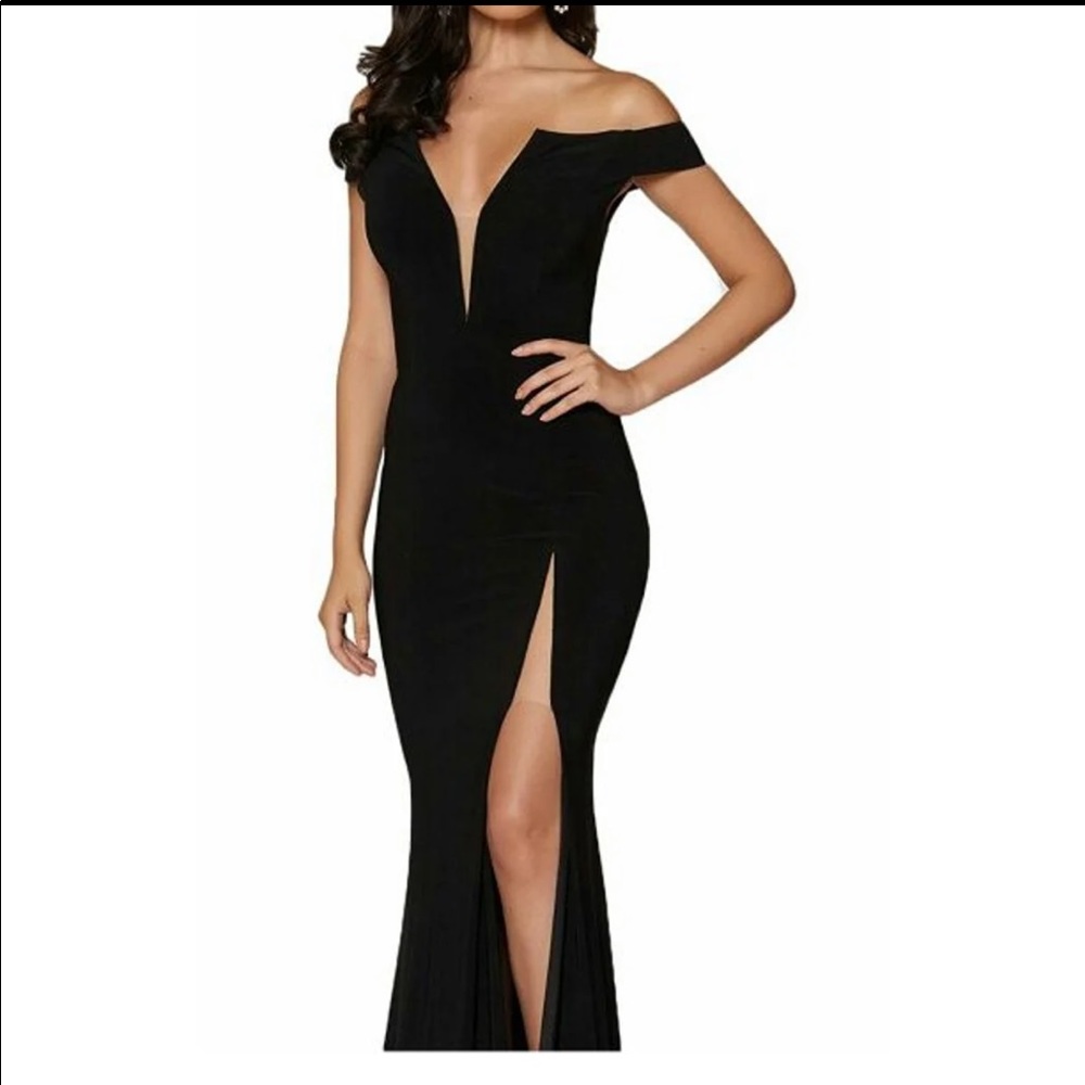 Mermaid style prom dress with high slit